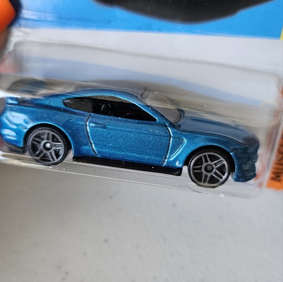 New in Box Hot Wheel🔥 2012 Ford Shelby GT350R MUSCLE MANIA - Picture 2 of 3
